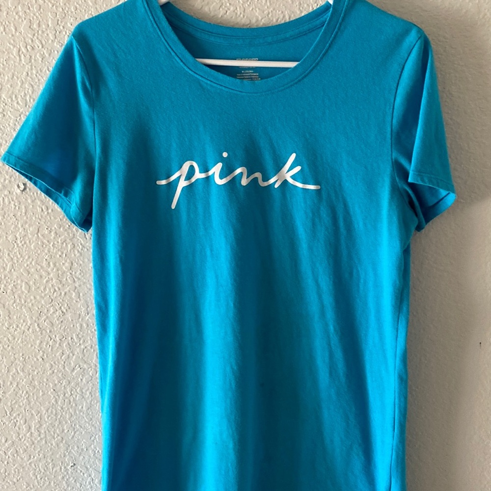 PINK size M blue tee, good condition.